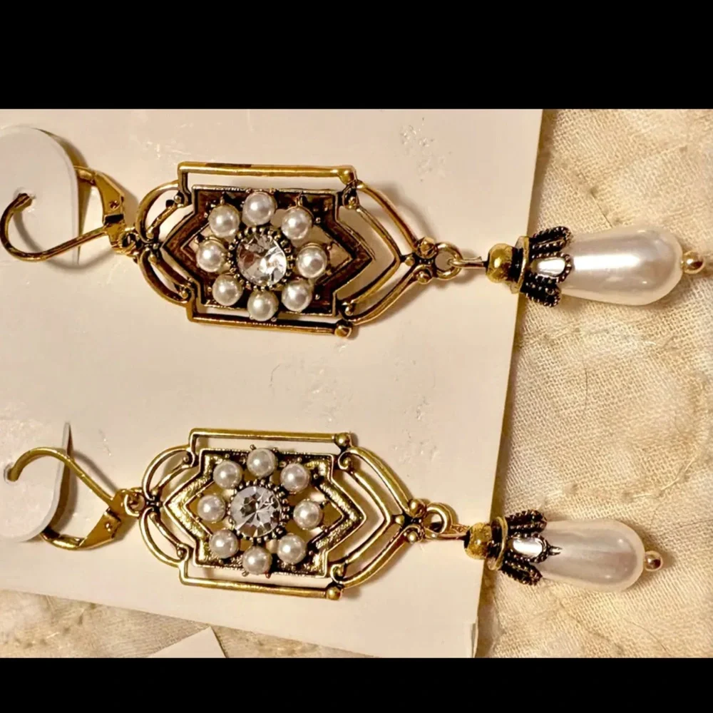 - 💋Vintage Style Antique Gold Floral drop dangle earrings